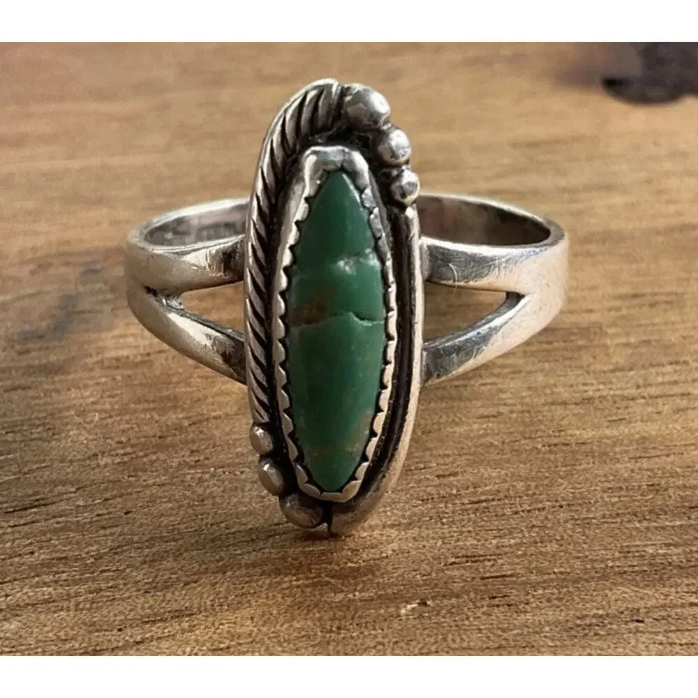 Vintage Navajo Oval Turquoise Sterling Silver Southwestern Style Ring Size 8 - Picture 8 of 9